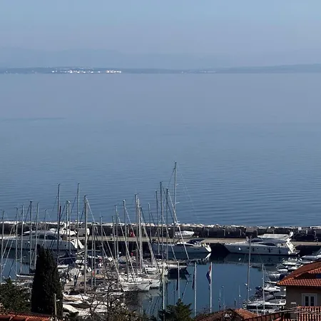 With Pool And Garage 100m From The Sea In Calista 公寓 Ičići