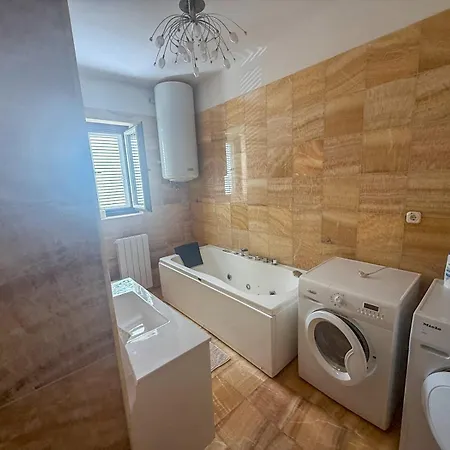With Pool And Garage 100m From The Sea In Calista