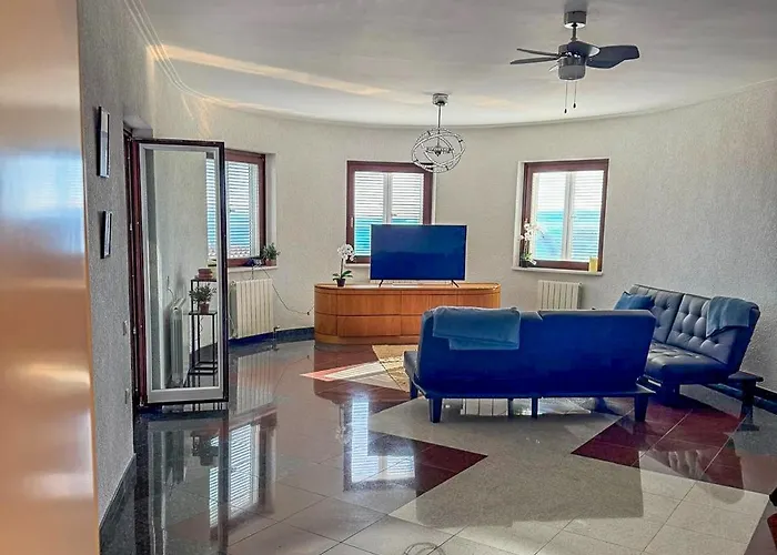 With Pool And Garage 100m From The Sea In Calista Daire