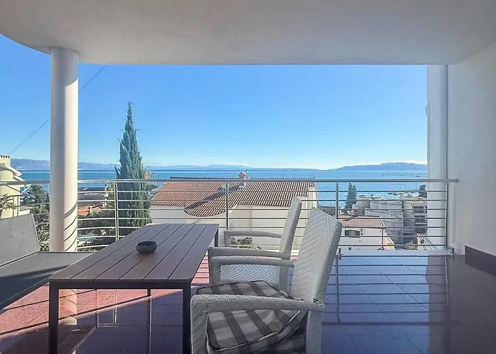 With Pool And Garage 100m From The Sea In Calista