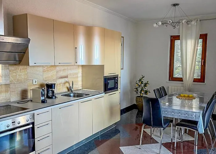 With Pool And Garage 100m From The Sea In Calista 公寓