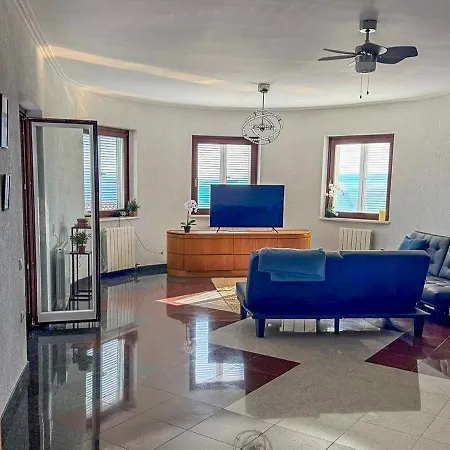 With Pool And Garage 100m From The Sea In Calista Apartmán