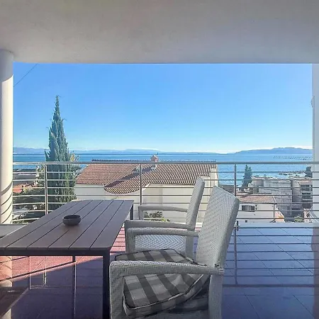With Pool And Garage 100m From The Sea In Calista