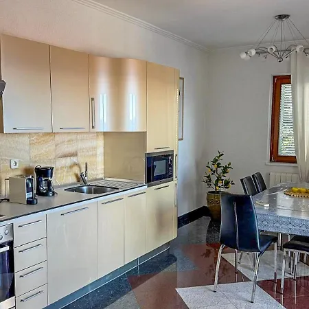 With Pool And Garage 100m From The Sea In Calista Apartmán