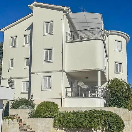 With Pool And Garage 100m From The Sea In Calista Apartmán Ičići