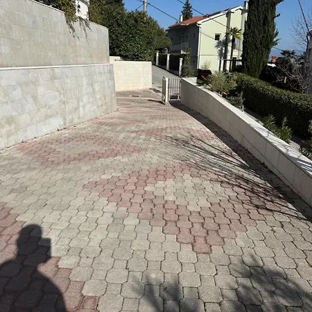 With Pool And Garage 100m From The Sea In Calista Ičići